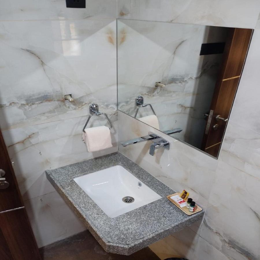 Hotel Rose Gold อาห์มาดนาการ์ ภายนอก รูปภาพ